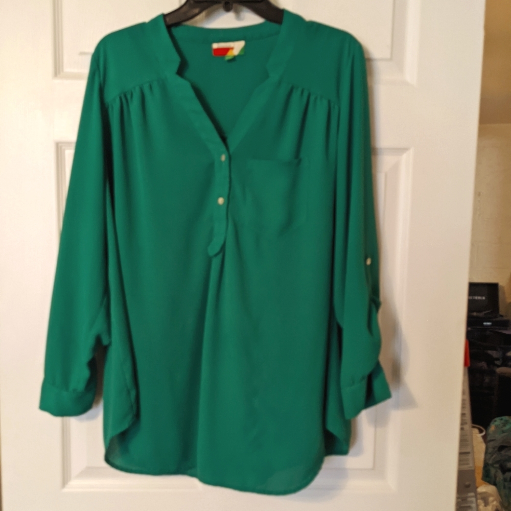 Bright green, flowy tunic from Fervour